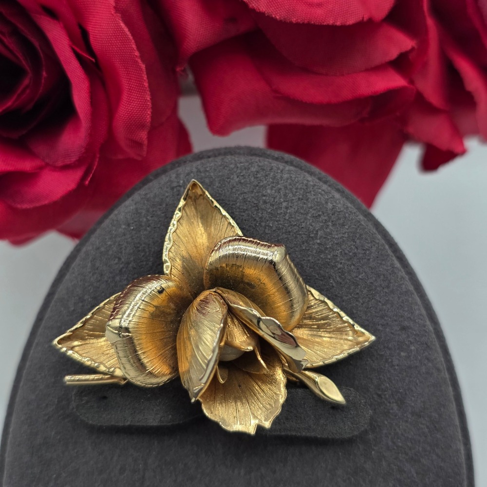Pastelli Vintage Gold Tone Rose Flower Brooch Faux Pearl Textured Floral Pin‎